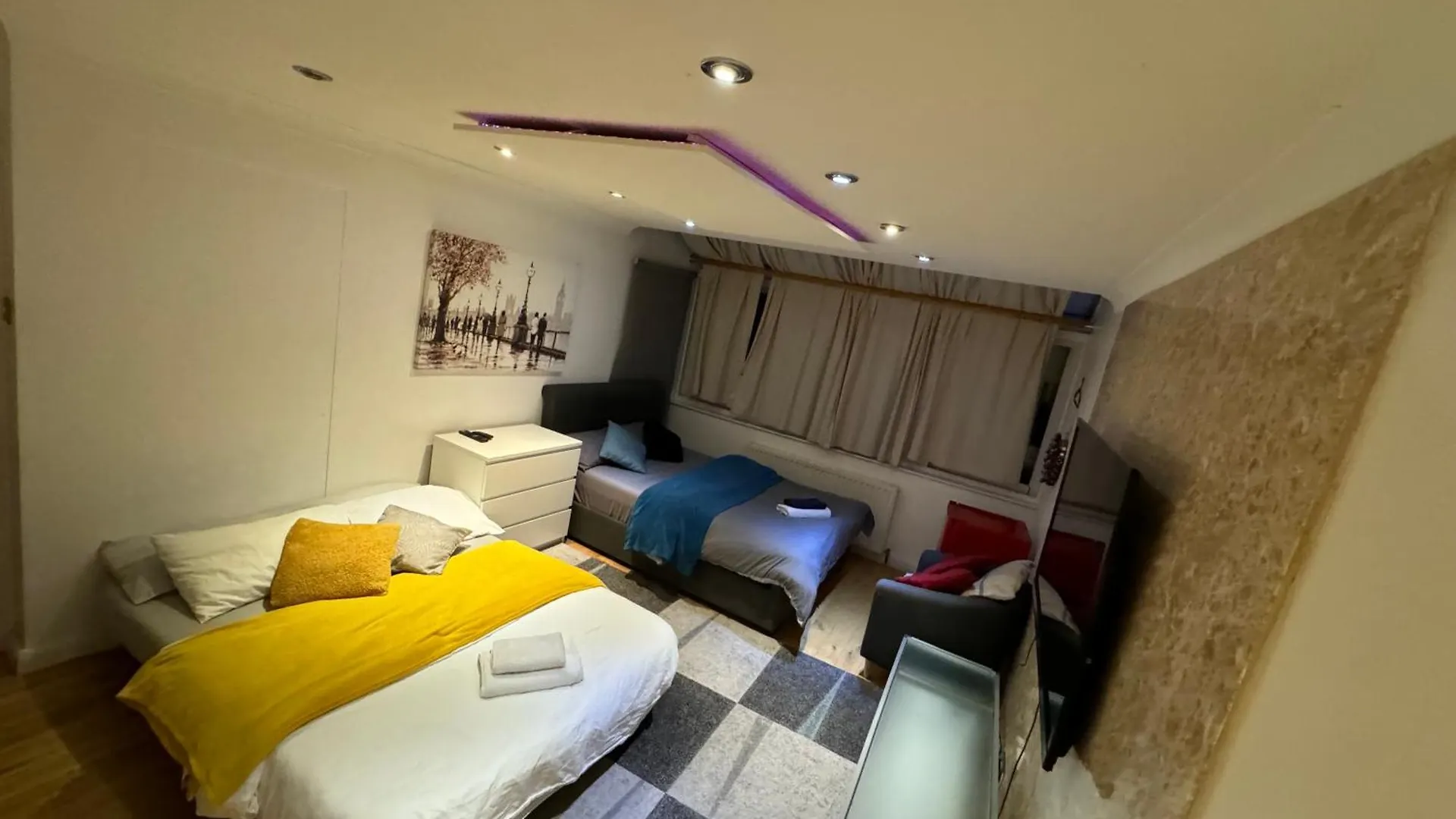 Cozy Rooms Near Central London