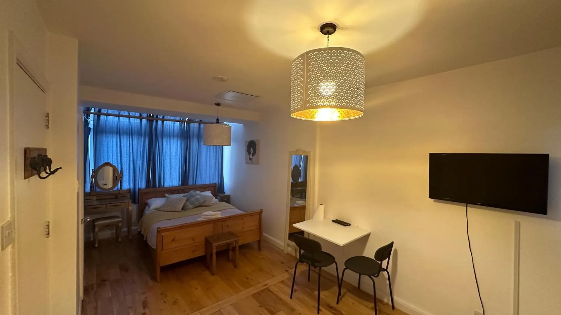 Cozy Rooms Near Central London