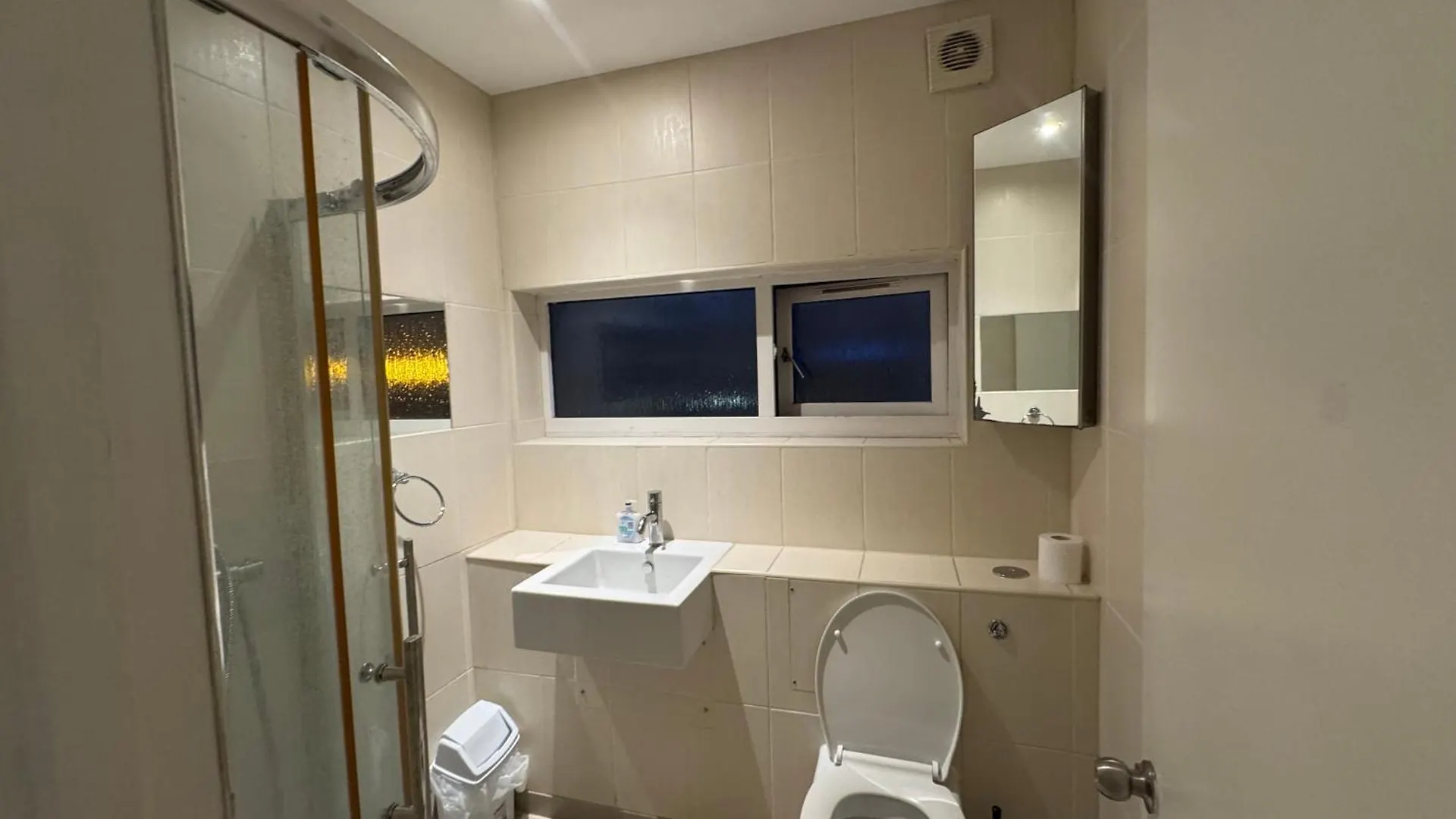Cozy Rooms Near Central 伦敦 0*,